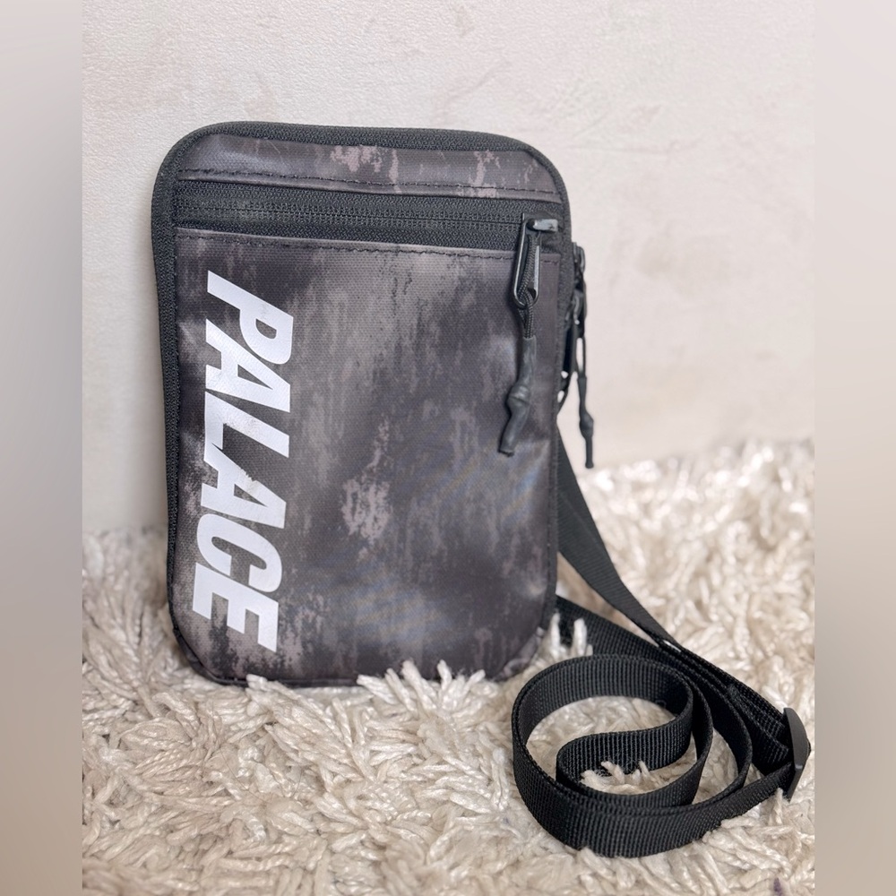 Athletic Streetwear PALACE Real Tree Camo Body Sack Small Crossbody Shoulder Bag